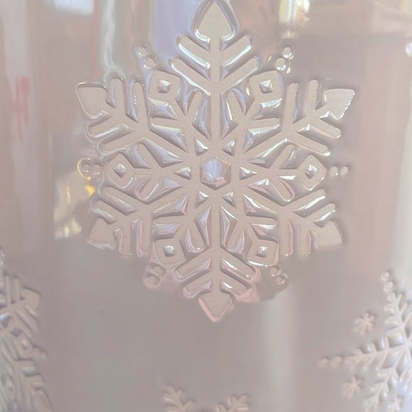 ❄️Beautiful white snowflake ceramic crock ❄️ NWT❄️ - Picture 6 of 8
